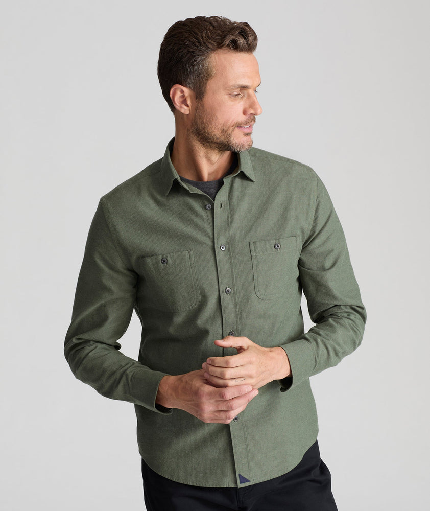 Model is wearing UNTUCKit Hemsworth in dark green. 