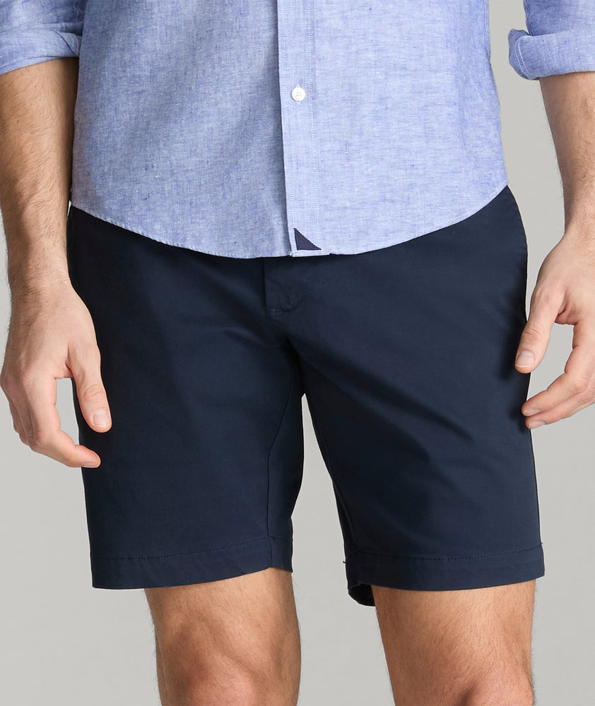 Model wearing UNTUCKit Navy 9" Chino Shorts.