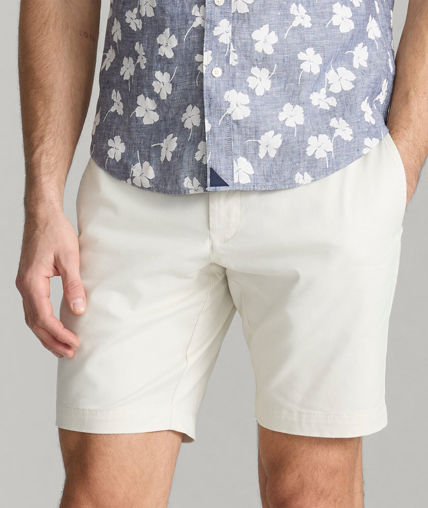 Model wearing UNTUCKit Stone 9" Chino Shorts