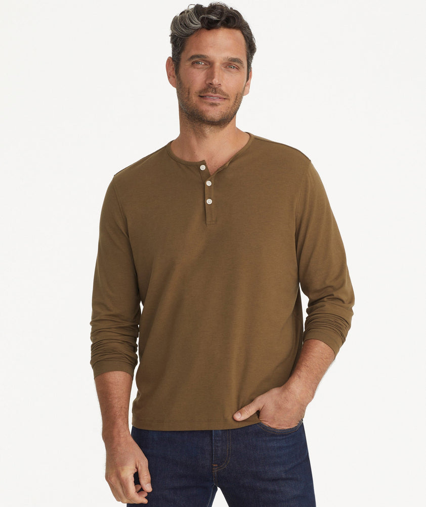 Model is wearing UNTUCKit Marastina henley in beech.